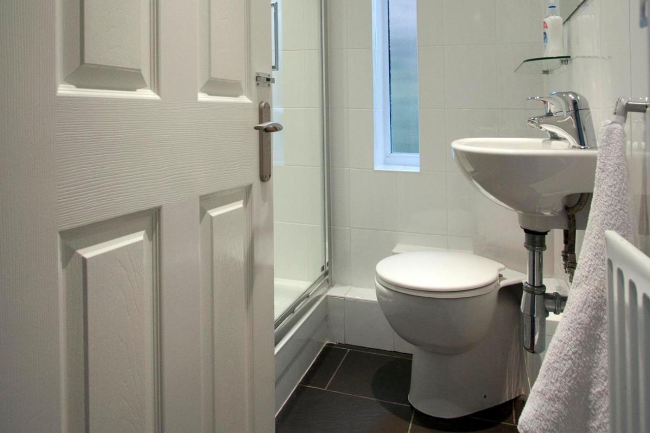 Abacus Bed And Breakfast, Blackwater, Hampshire Camberley Zewnętrze zdjęcie