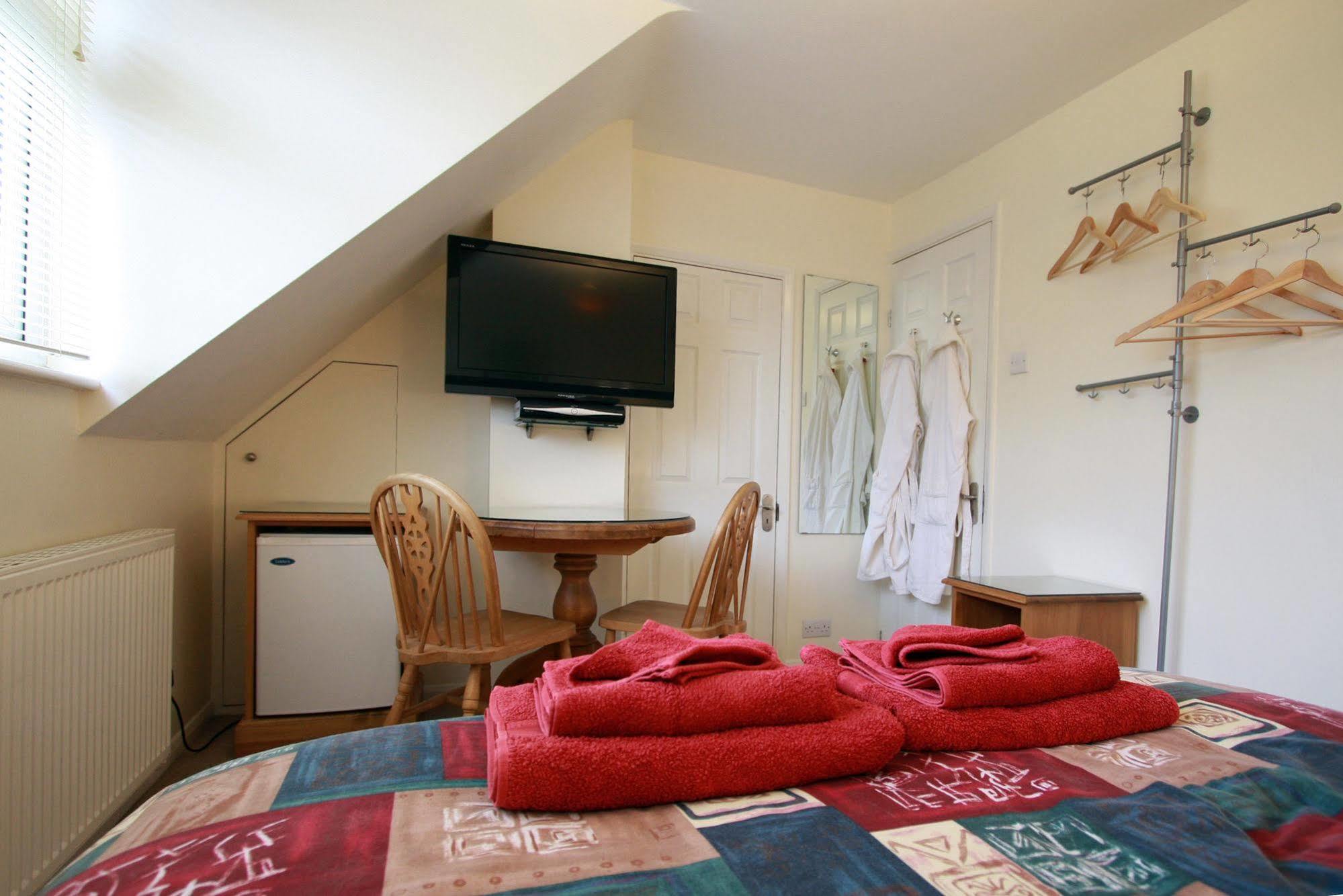 Abacus Bed And Breakfast, Blackwater, Hampshire Camberley Zewnętrze zdjęcie